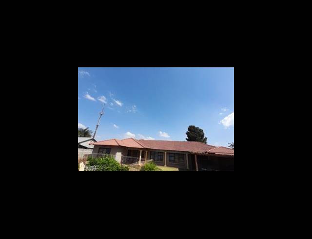 3 BEDROOM HOUSE FOR SALE IN DERSLEY